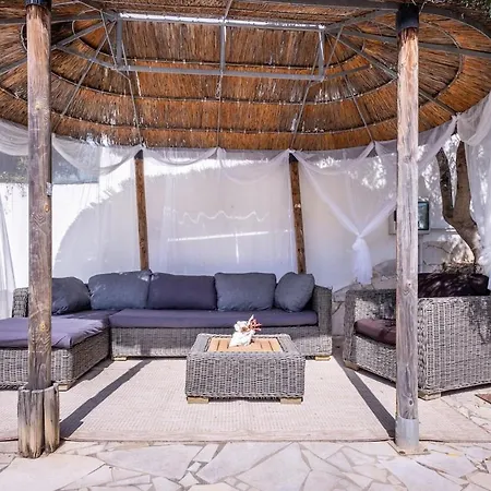 Villa The Azure Estate & Pool Bar