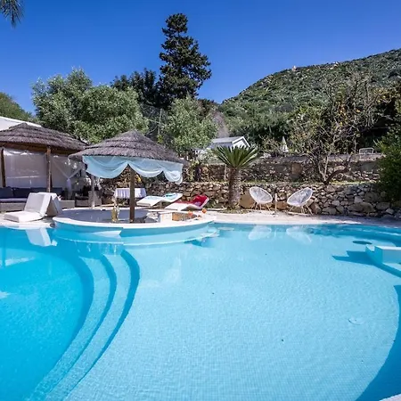 Villa The Azure Estate & Pool Bar