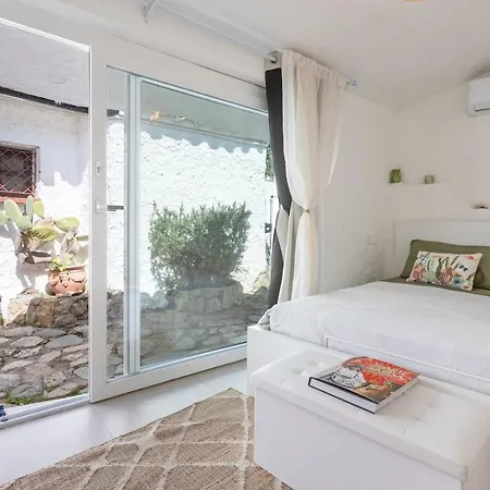 The Azure Estate & Pool Bar * Torre delle Stelle