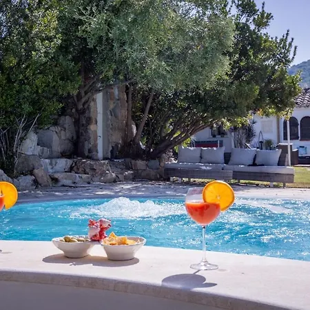 The Azure Estate & Pool Bar * Torre delle Stelle